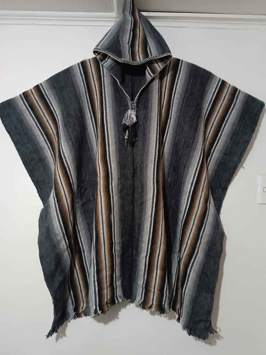 PONCHO CHILOTA GRIS1