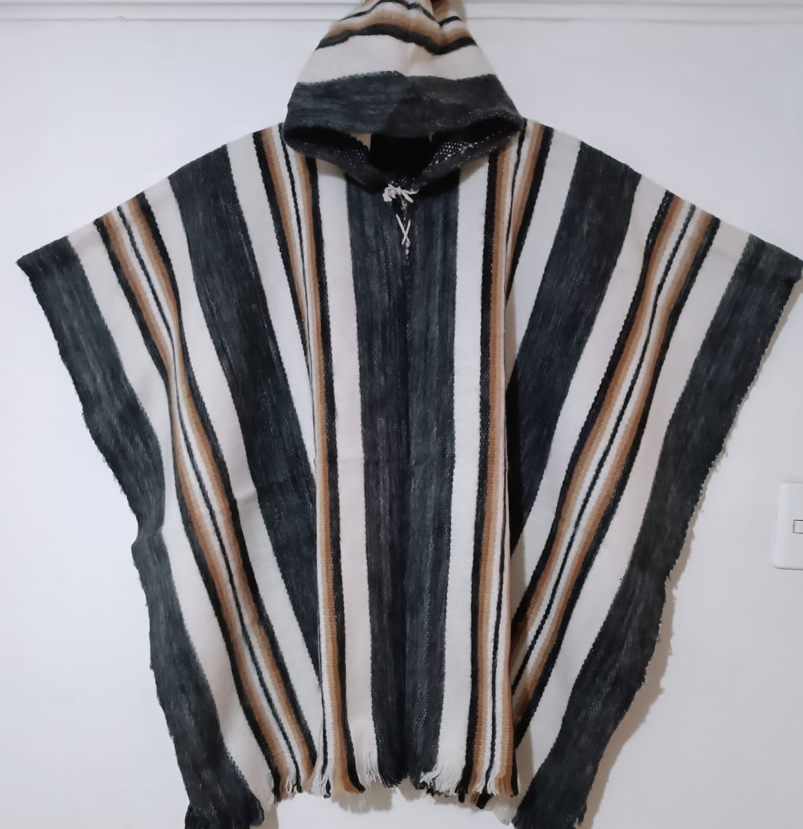 PONCHO CHILOTE COLOR NATURAL1