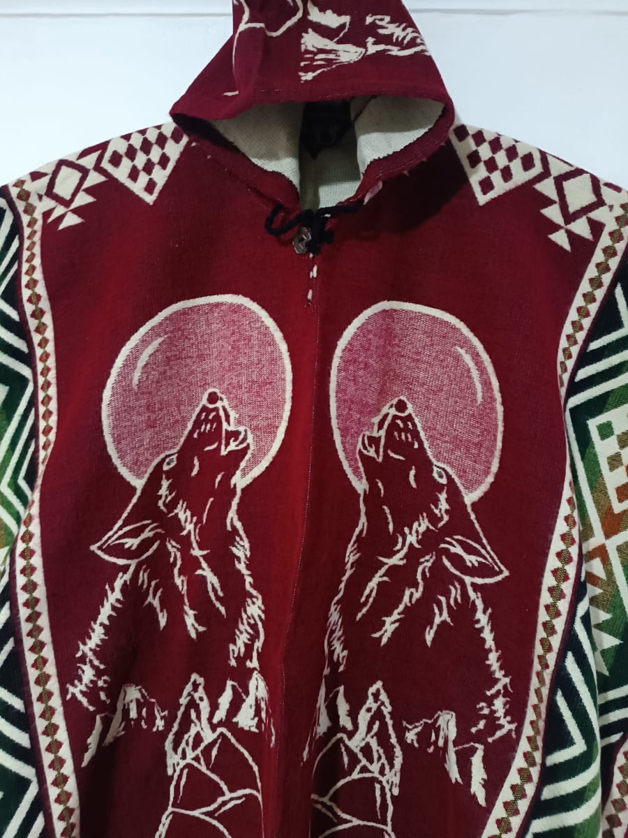 PONCHO ROJO LOBOS2