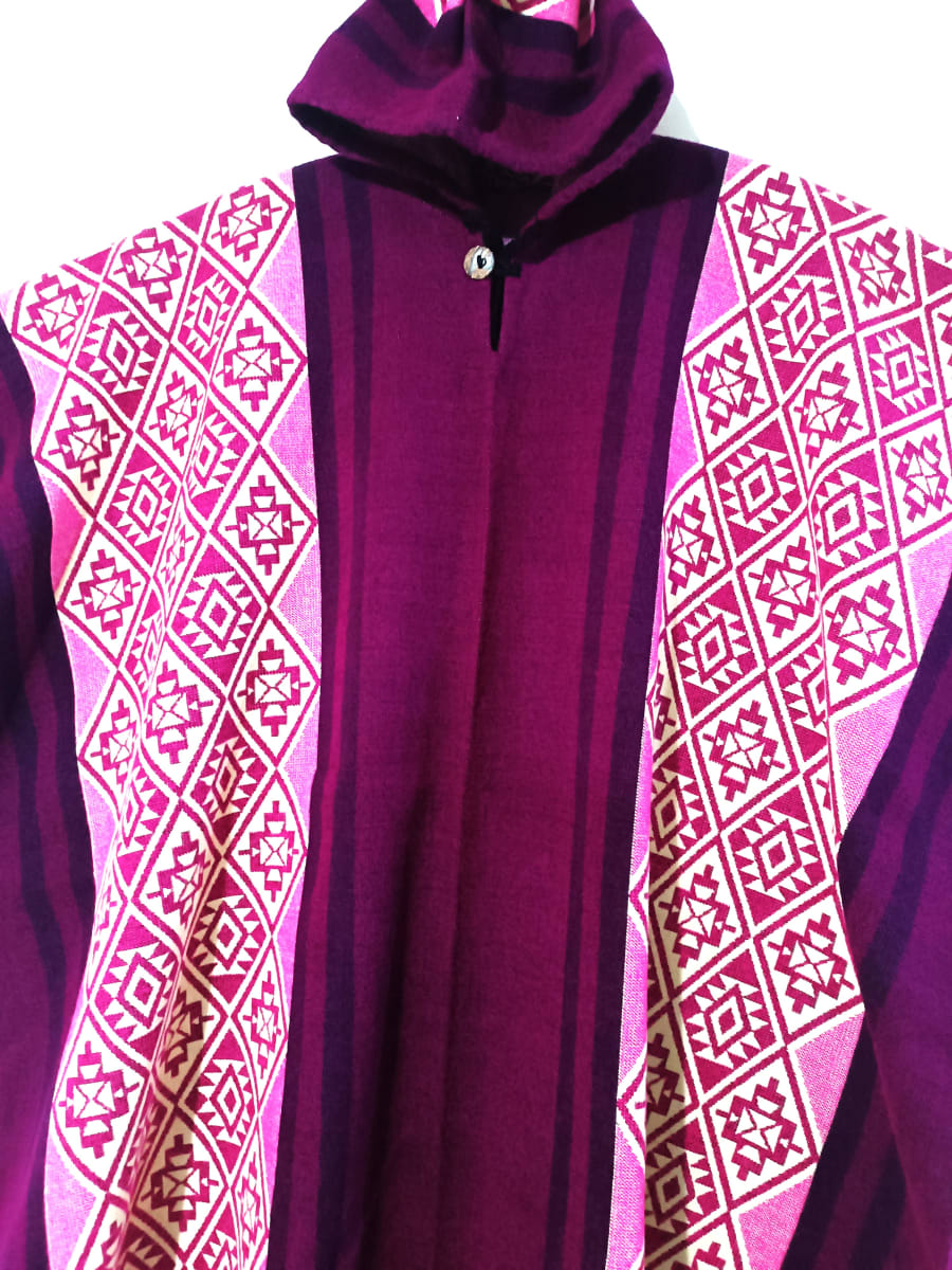 PONCHO DE LANA DE ALPACA FUCSIA CHACANA2
