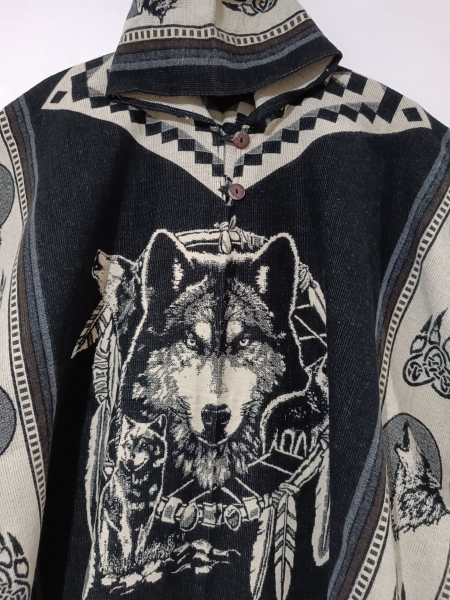 PONCHO  CARA DE LOBO2