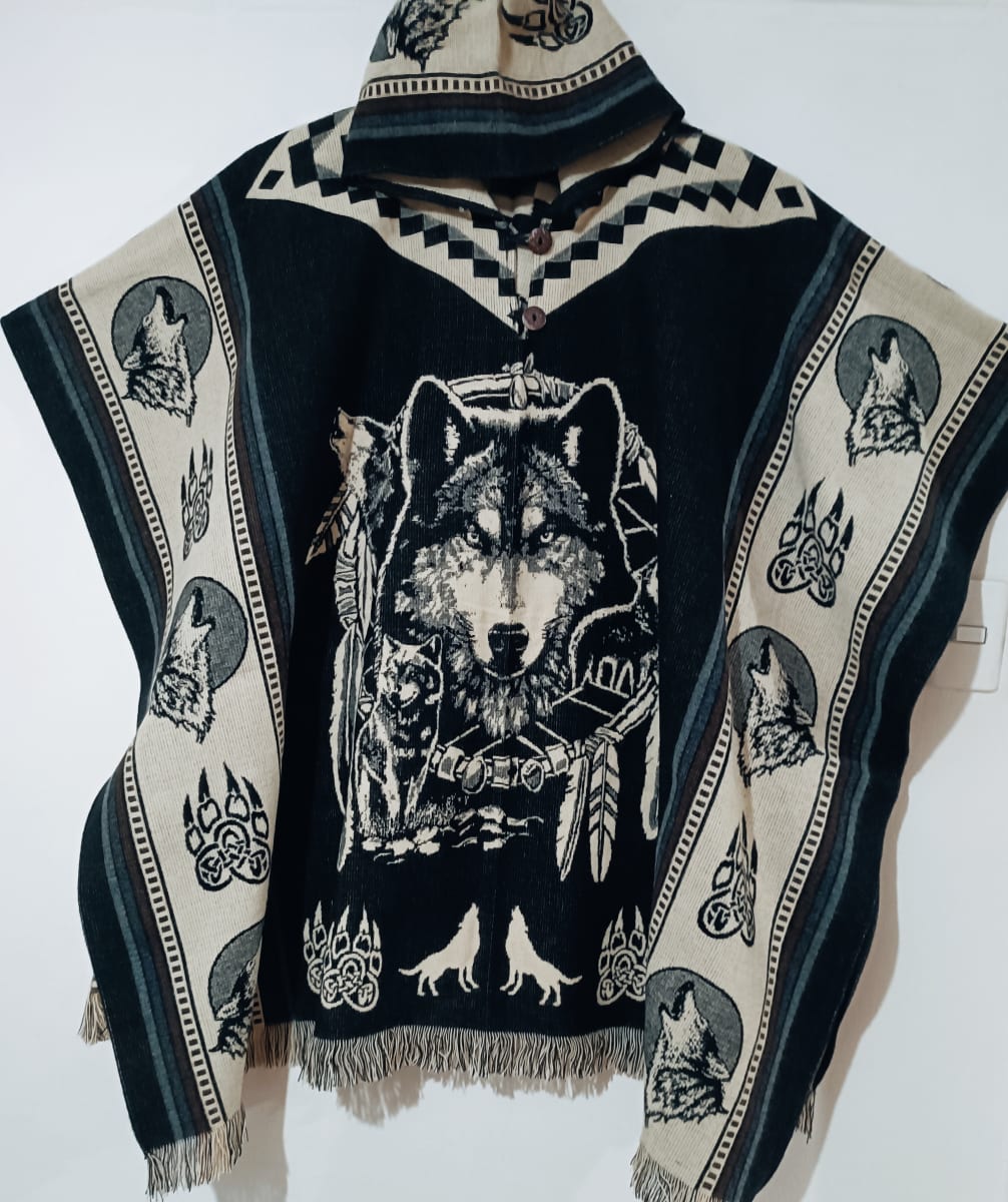 PONCHO  CARA DE LOBO1