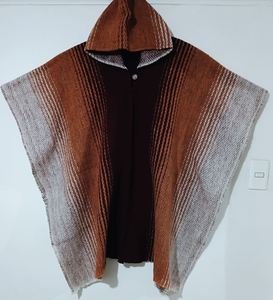 PONCHO JASPEADO CAFÉ  BLANCO1