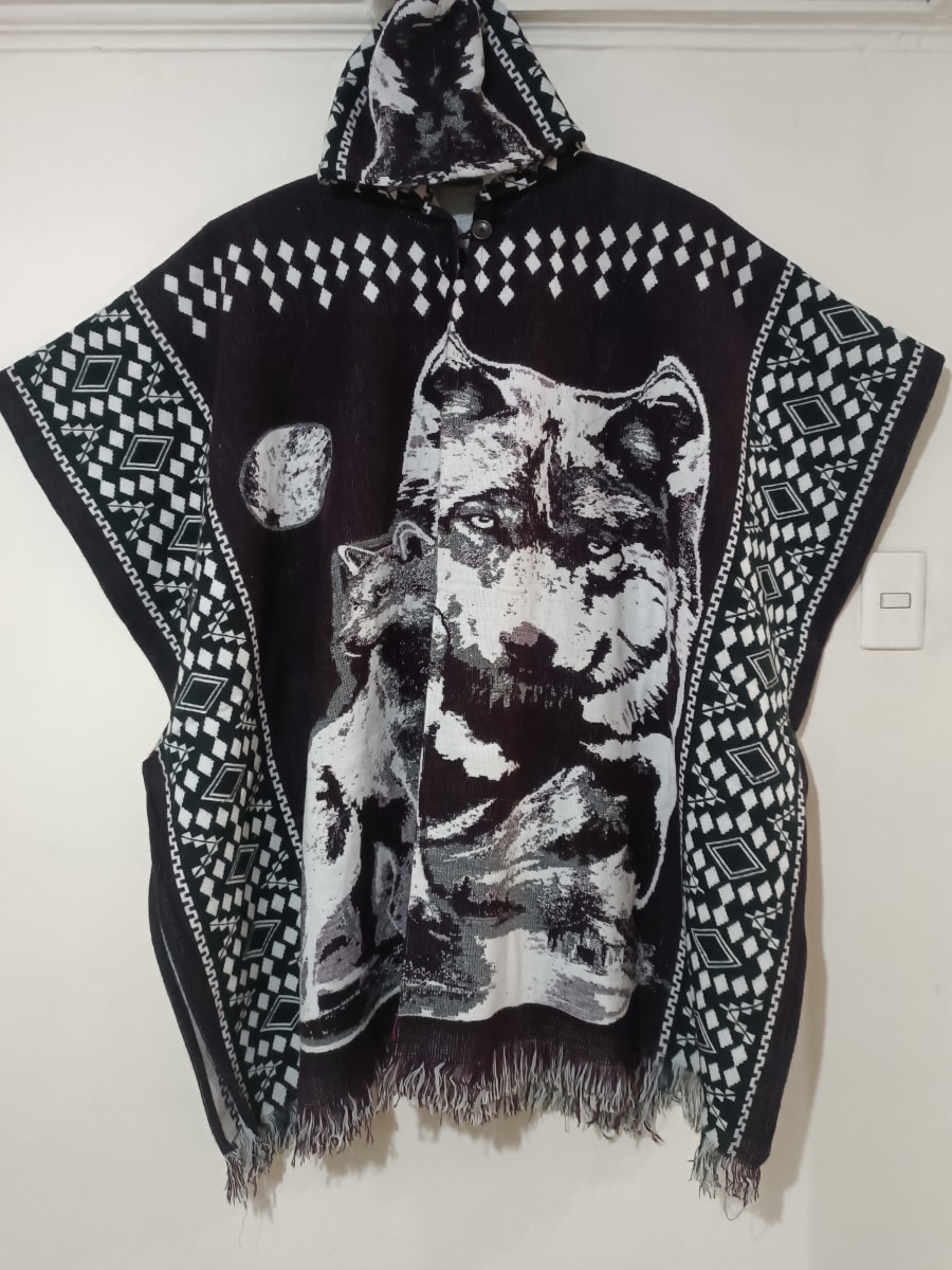 PONCHO LOBOS NEGRO1