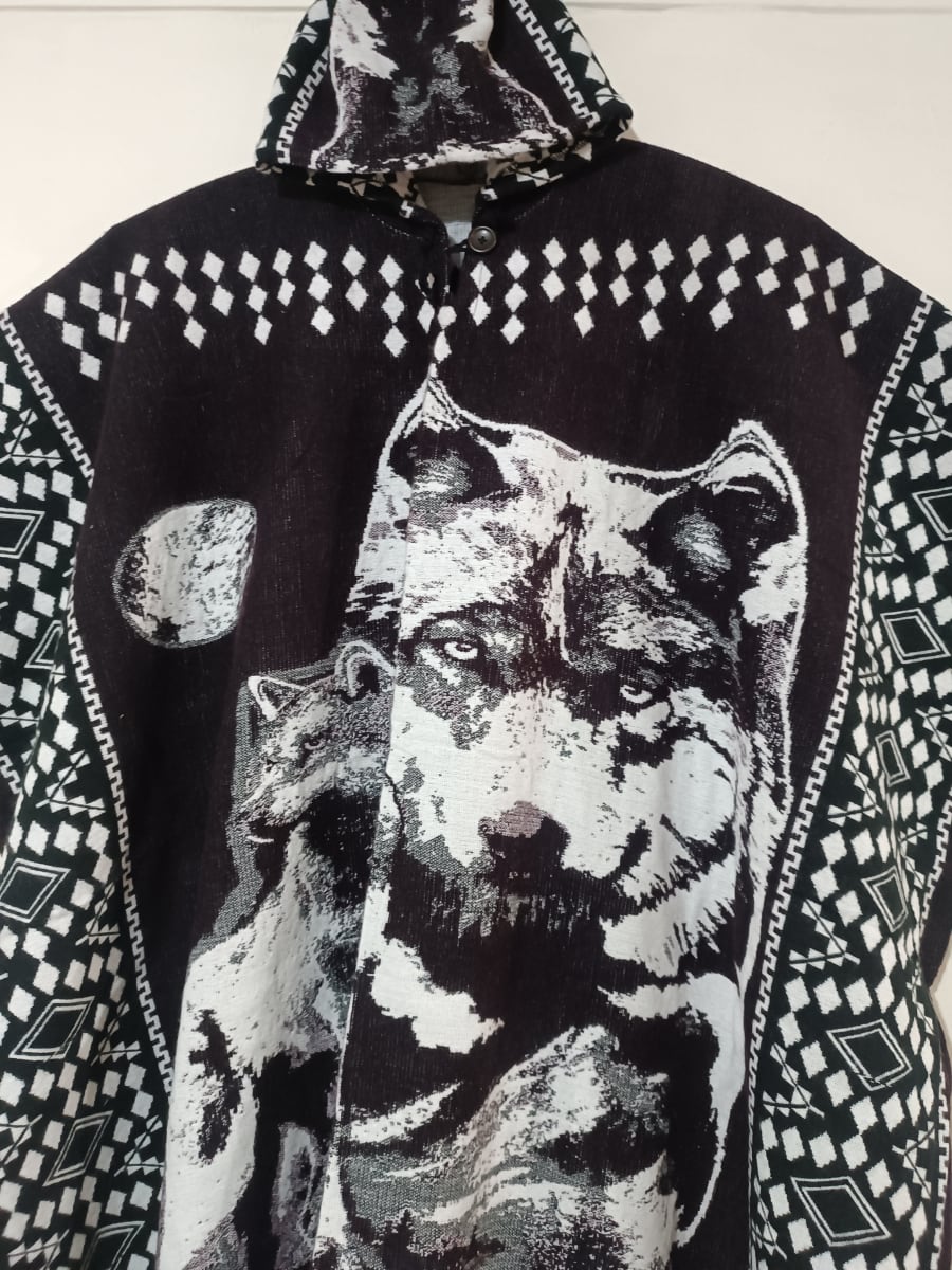 PONCHO LOBOS NEGRO2