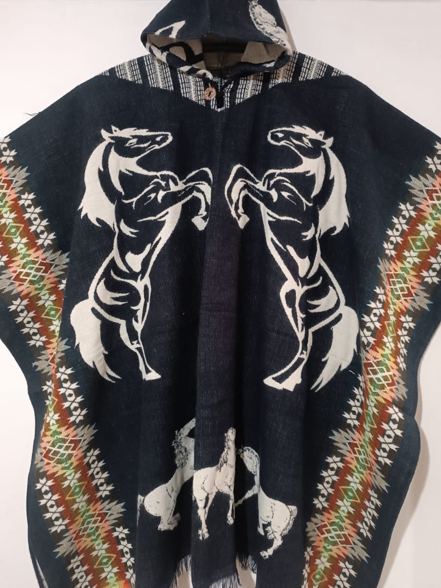 PONCHO  CABALLOS JUGANDO AZUL MARINO2