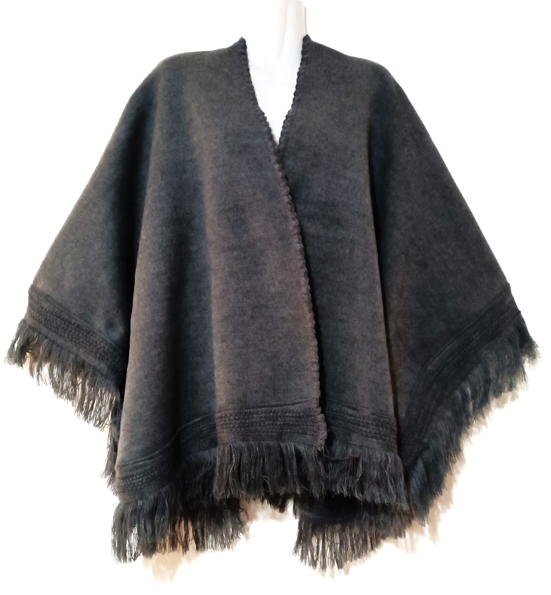 RUANA MANTA DE ALPACA GRIS OSCURO1