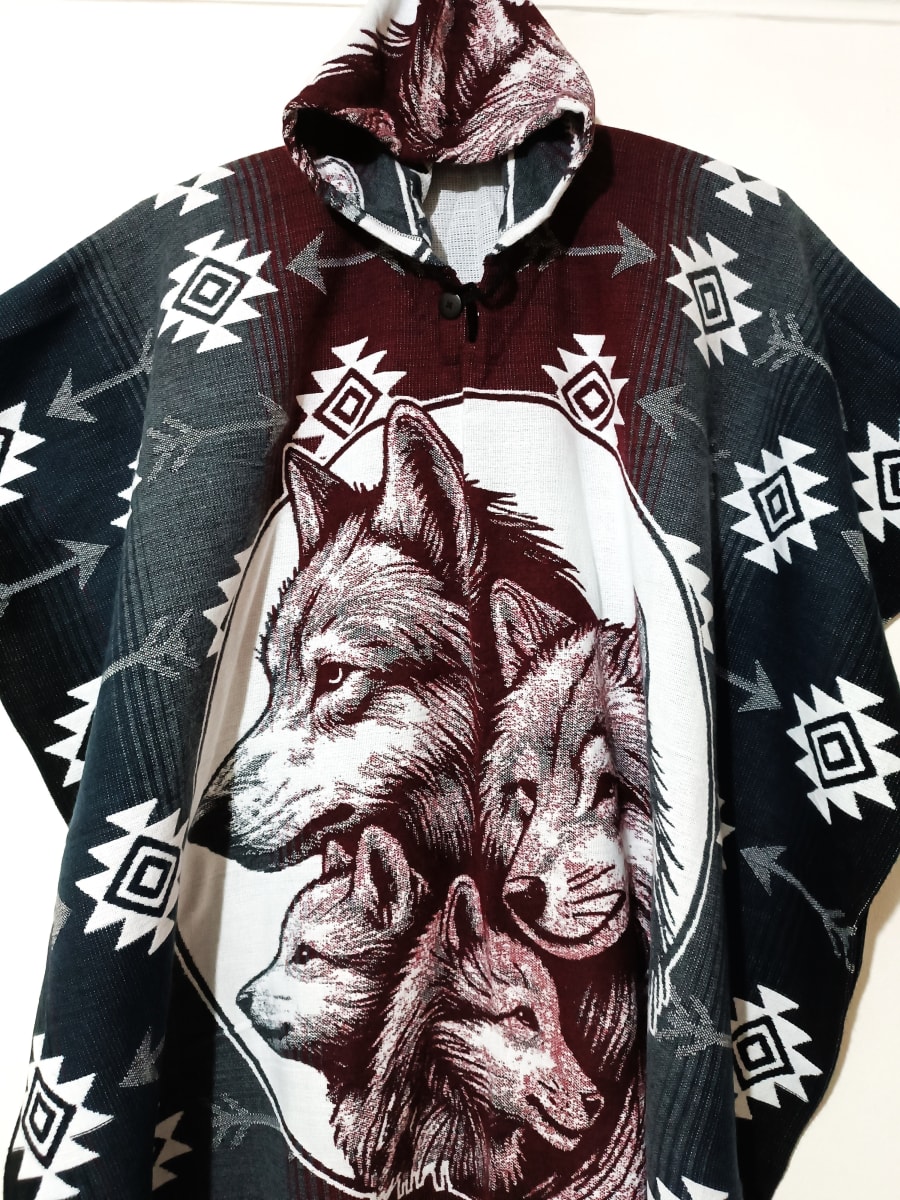PONCHO ALPACA FAMILIA LOBOS2