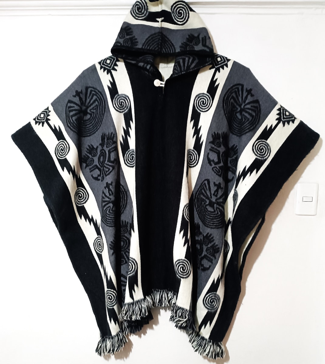 PONCHO ALPACA  REVERSIBLE NEGRO GRIS1