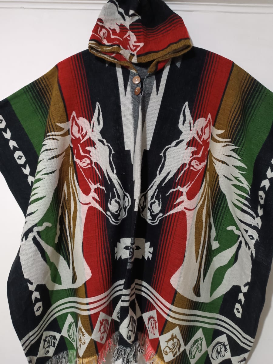 PONCHO DE ALPACA BUSTO DE CABALLOS2