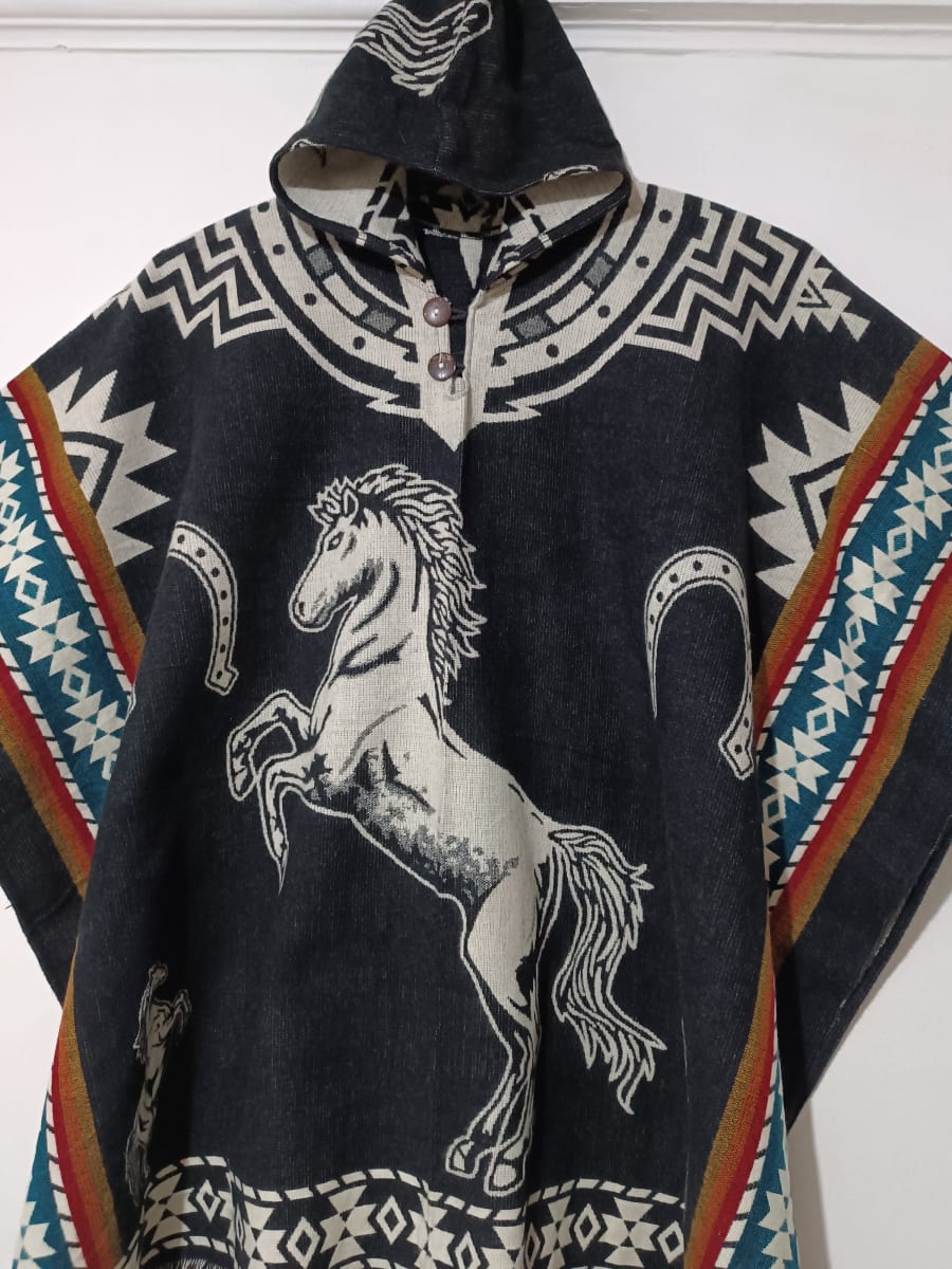 PONCHO CABALLO  NEGRO NARANJA2