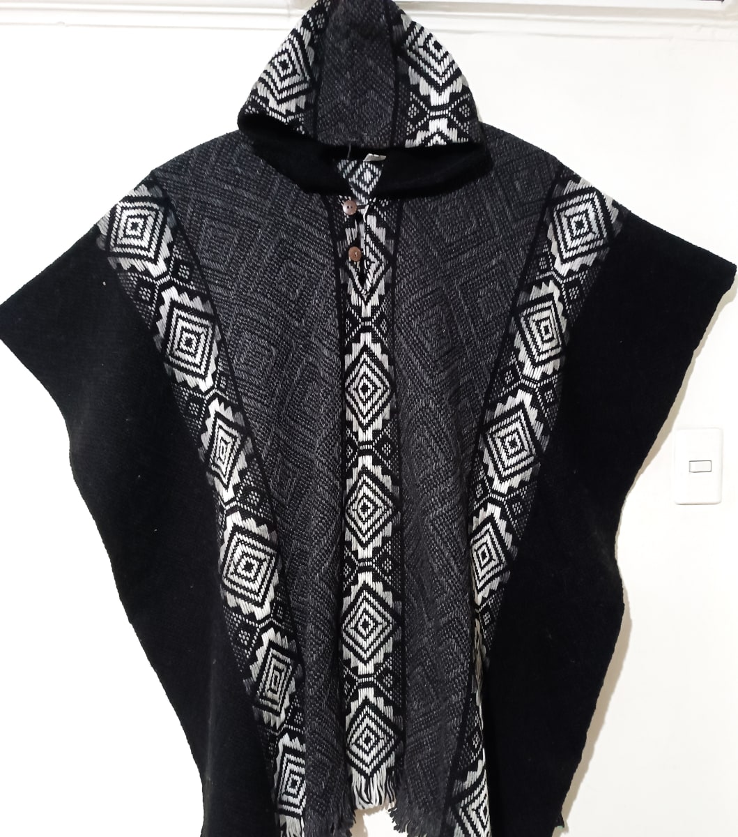 PONCHO CHACANAS NEGR GRIS OVEJA1