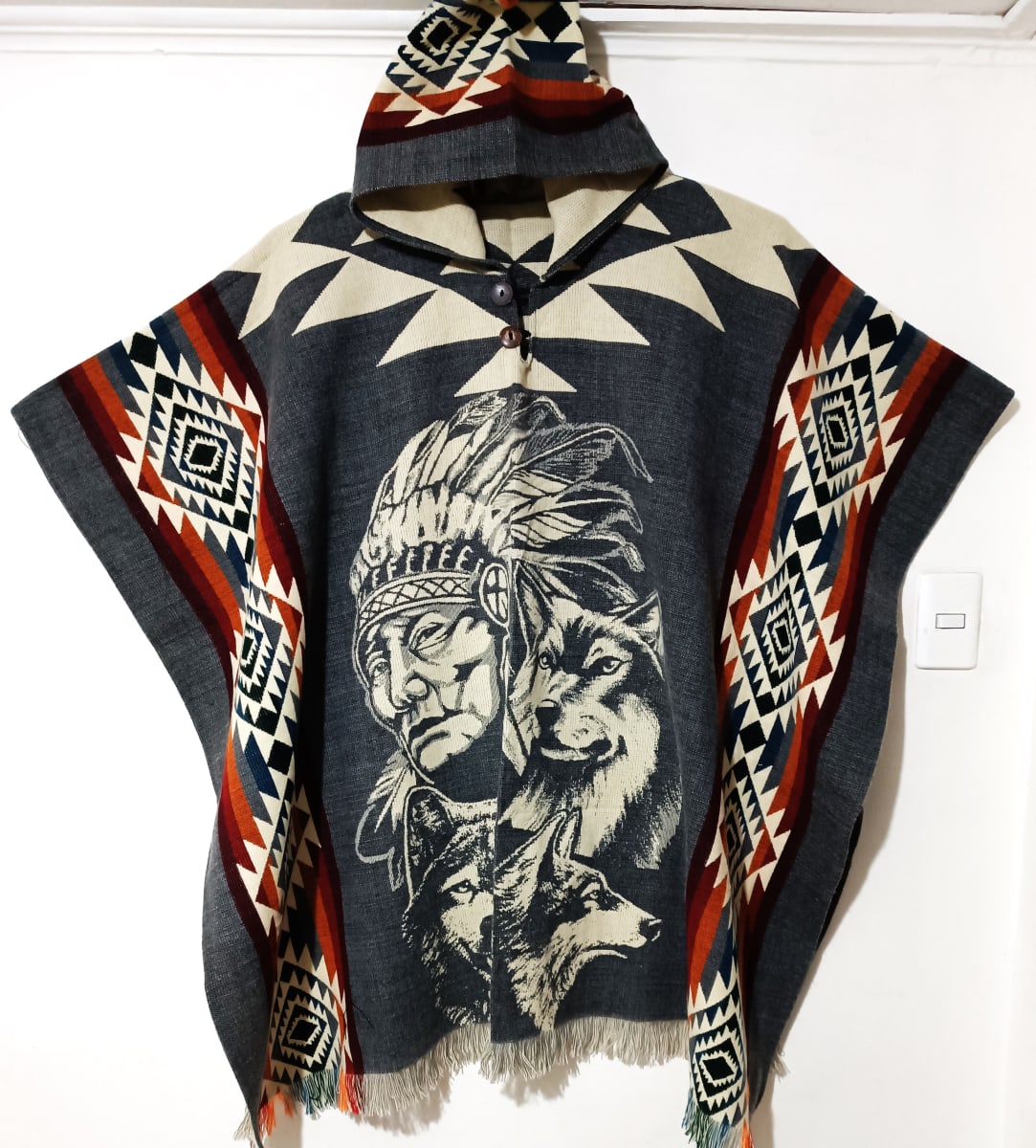 PONCHO GRIS ALPACA INDIO SUS LOBOS1