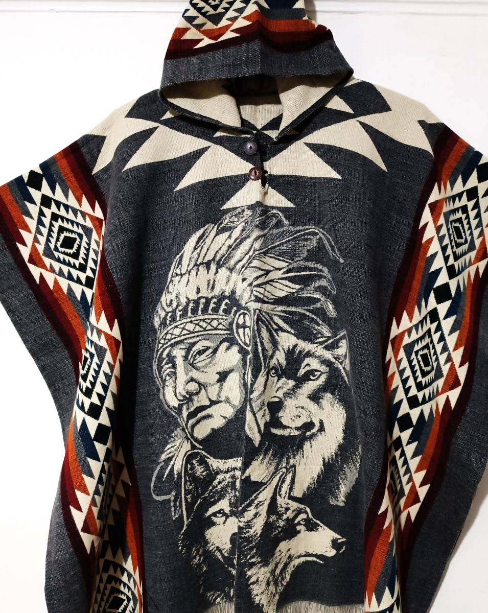 PONCHO GRIS ALPACA INDIO SUS LOBOS2
