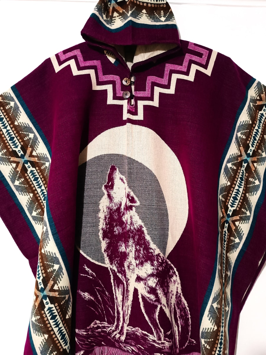 PONCHO ALPACA FUCSIA LOBO EN NOCHE DE LUNA2