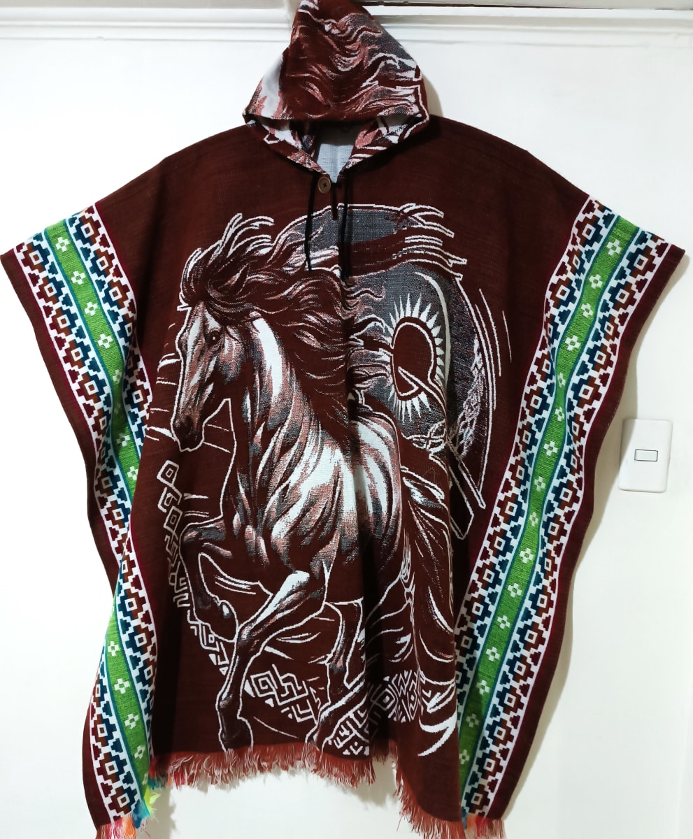 PONCHO ALPACA RELINCHO CABALLO GUINDA1