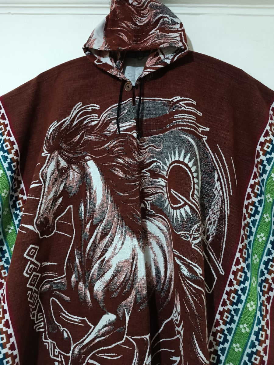 PONCHO ALPACA RELINCHO CABALLO GUINDA2