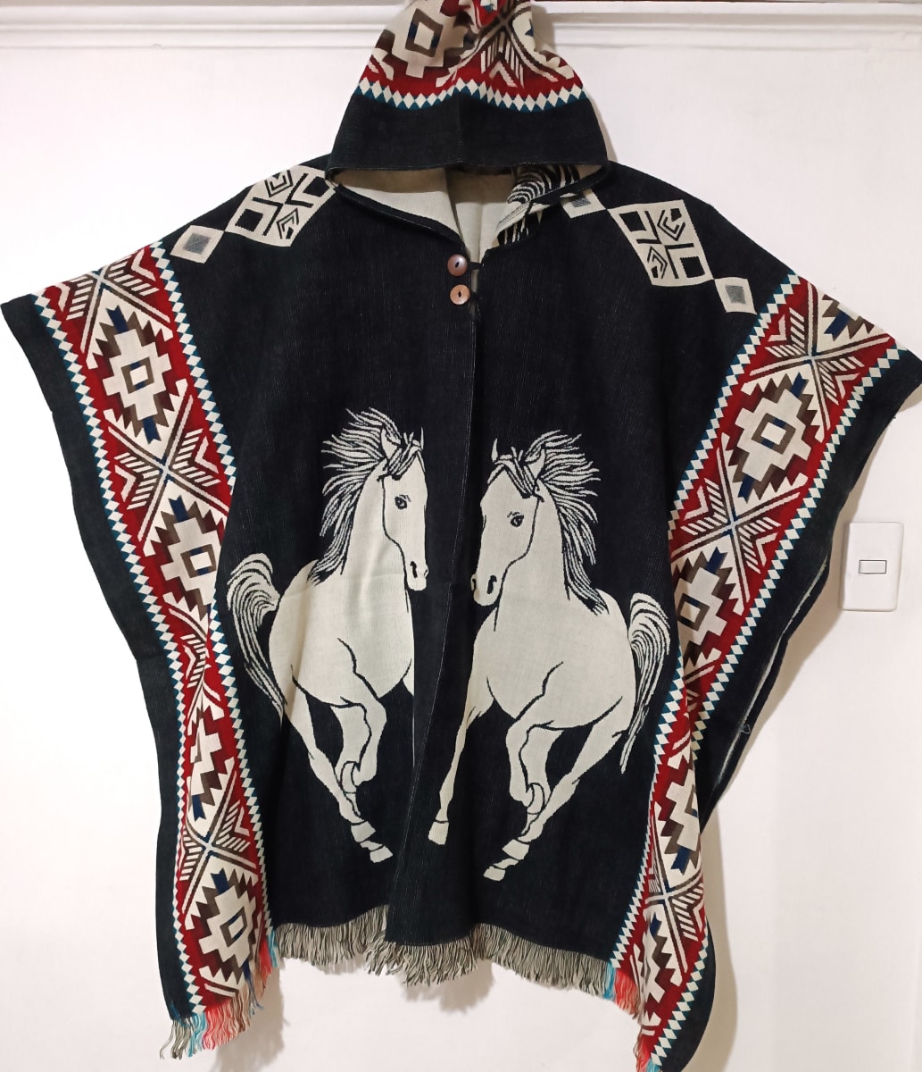 PONCHO ALPACA CABALLOS  BLANCOS1
