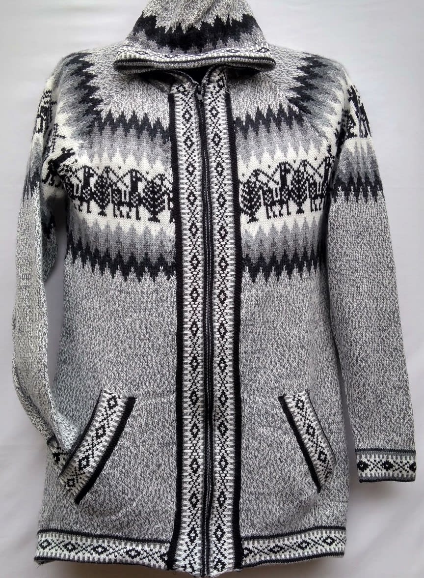 chaleco gris claro diseñado con capucha y cierre1