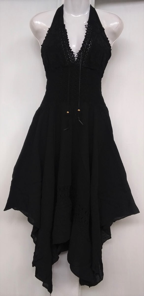 Vestido negro en punta1