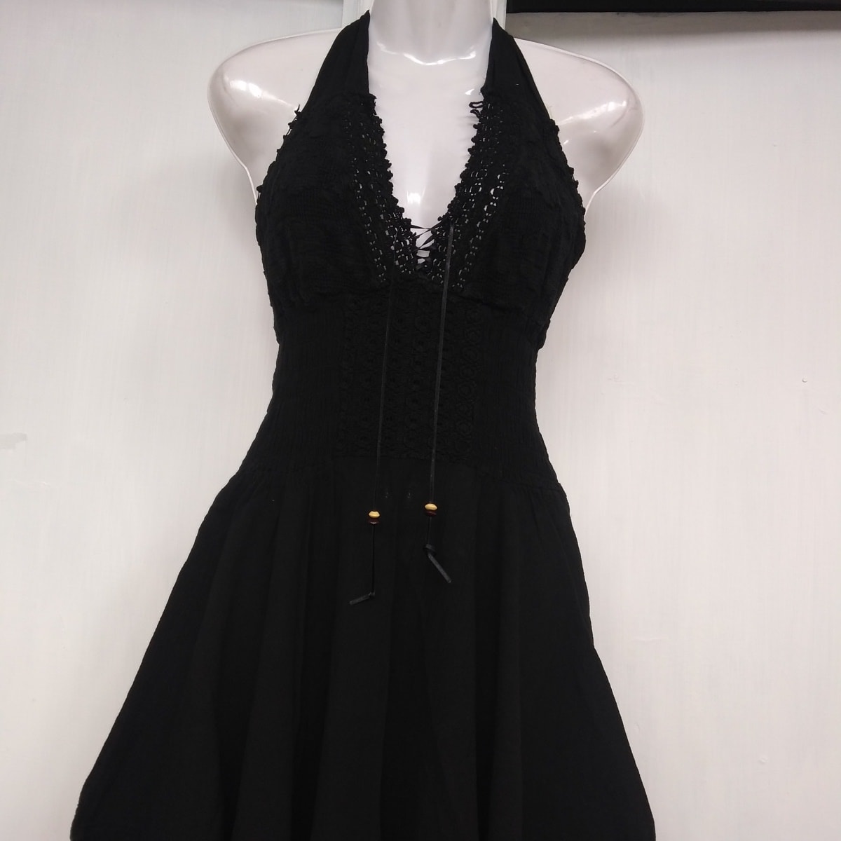 Vestido negro en punta2