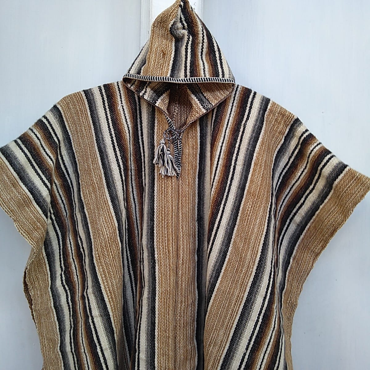 poncho-chilote-con-capucha-inkatej-tejidos-artesanales-ponchos