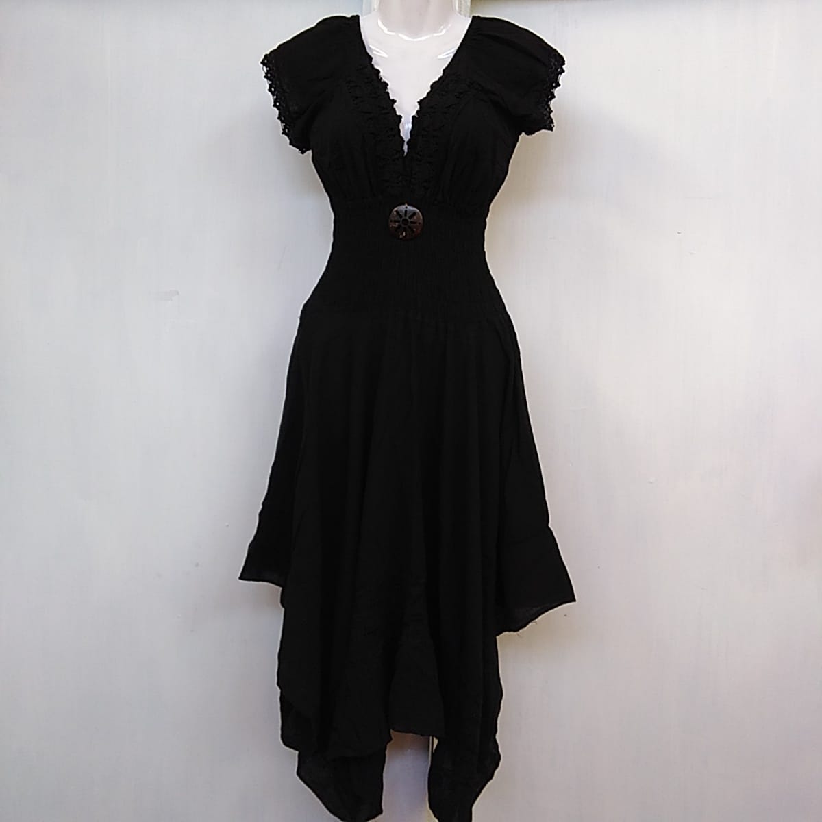 VESTIDO NEGRO EN PUNTA MODELO 21