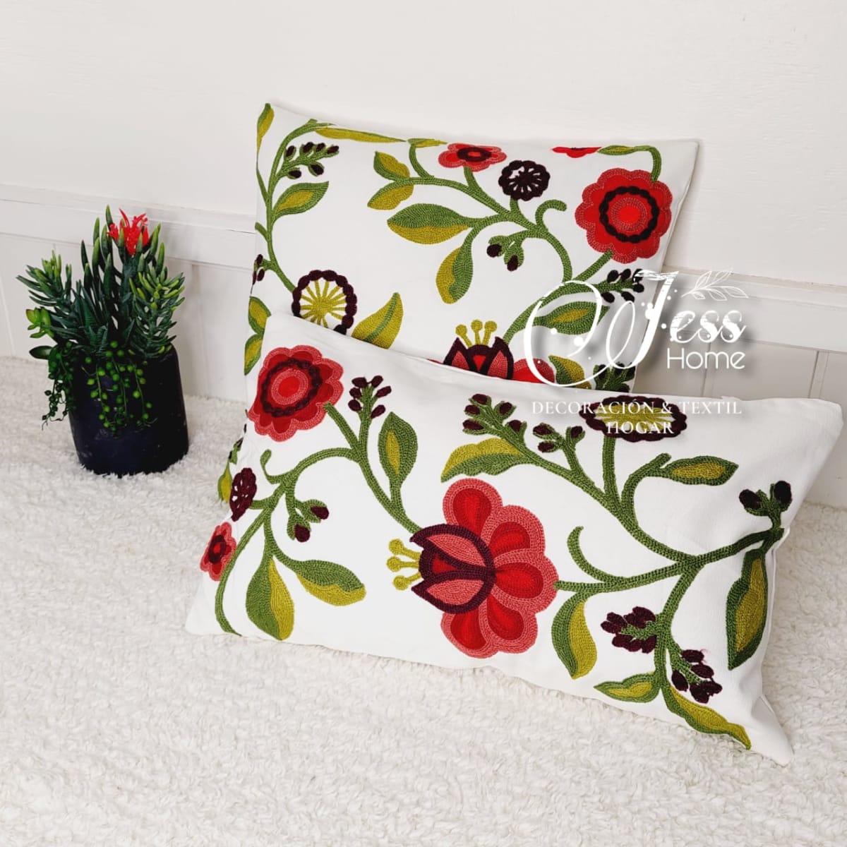 Funda de Cojin Bordada Flores Rojas y verdes 45 x 45 | jesshome.cl