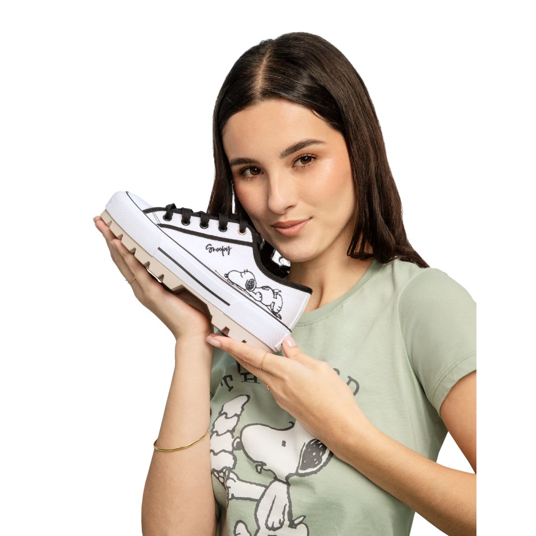 Zapatillas Urbanas Mujer Snoopy Blanco y Negro4