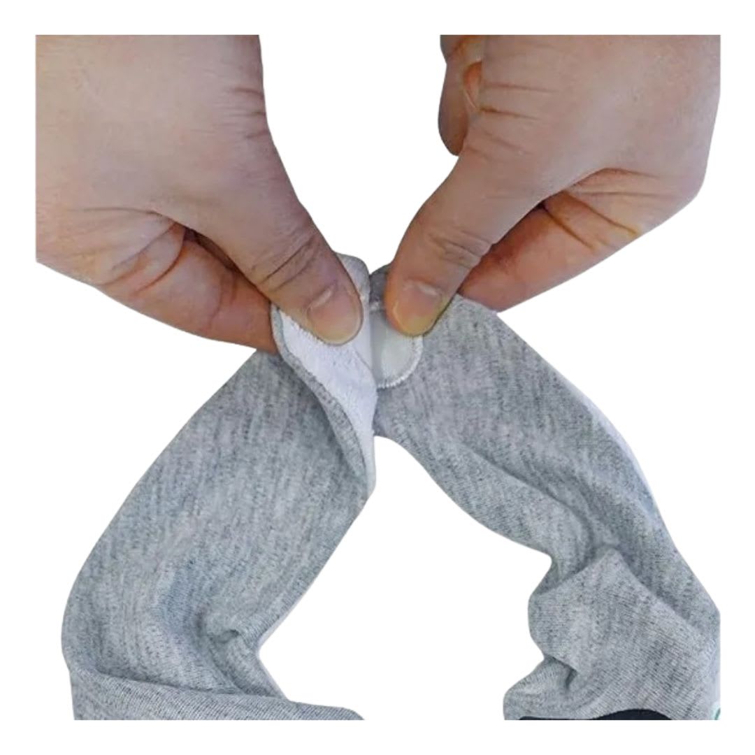 Babero y Medias Bebe Mickey Mouse Disney Store3