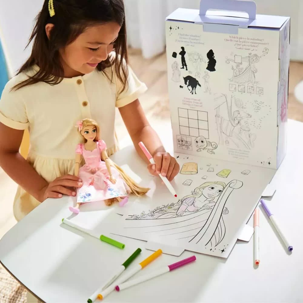 Muñeca Disney Store Rapunzel con ropa y accesorios5