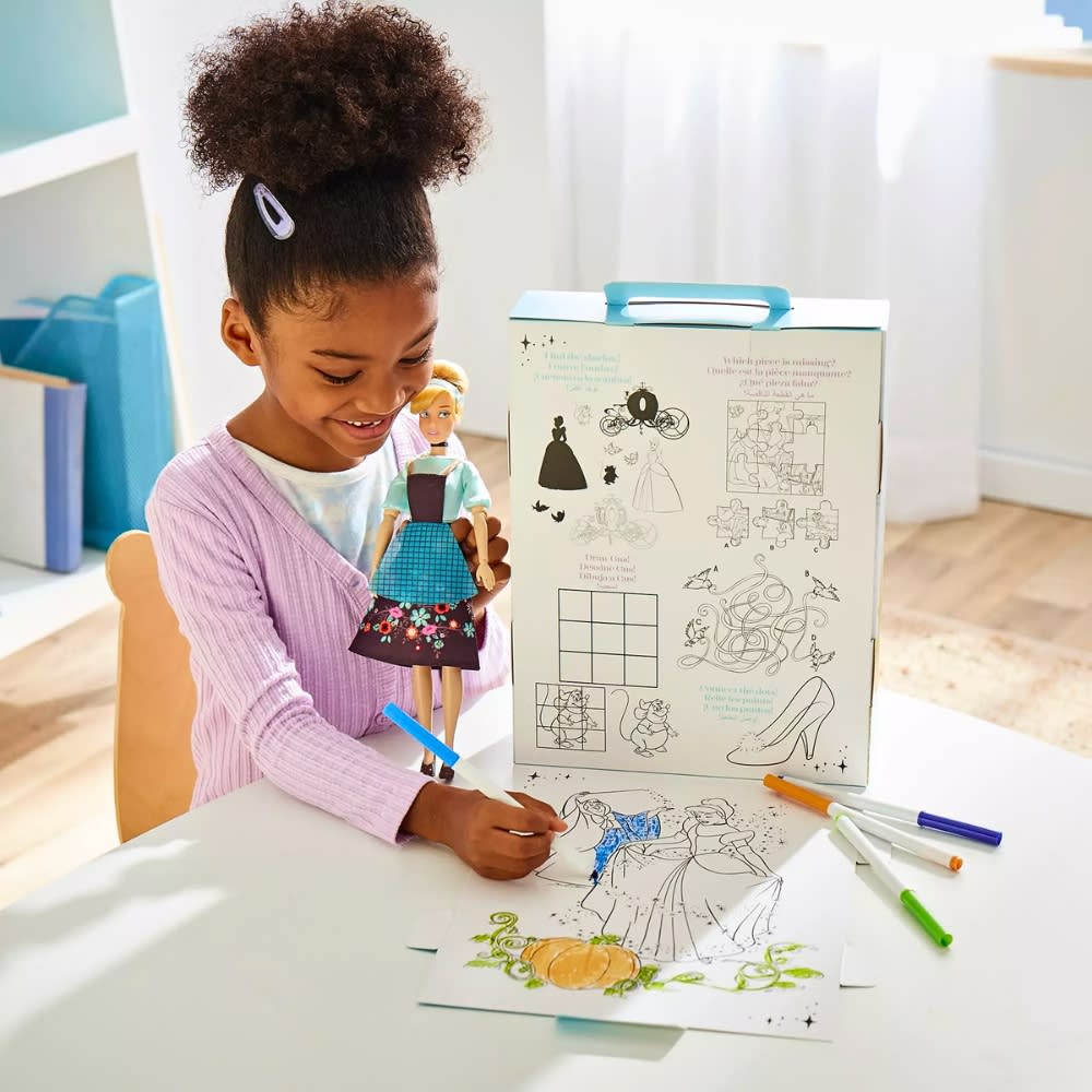 Muñeca Disney Store Cenicienta con ropa y accesorios6