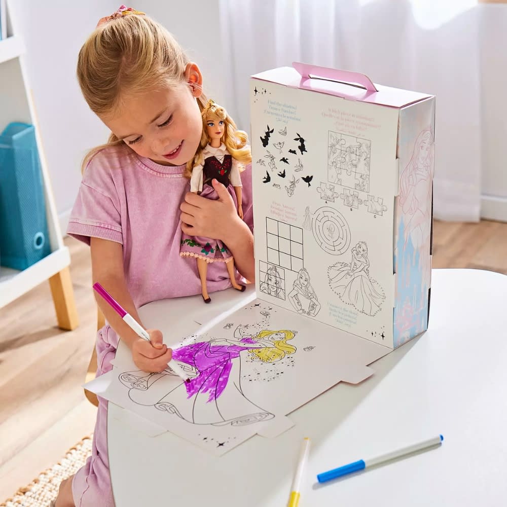 Muñeca Disney Store Aurora La Bella Durmiente con ropa y accesorios6