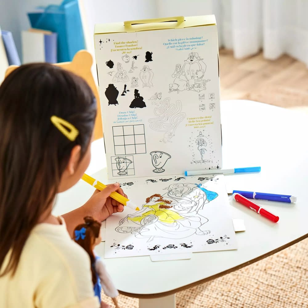 Muñeca Disney Store Bella con ropa y accesorios6