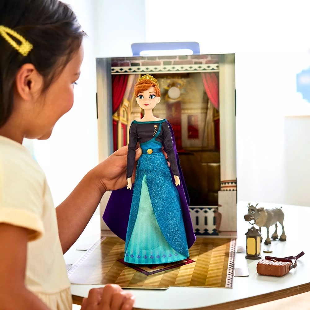 Muñeca Disney Store Ana Frozen 2 con ropa y accesorios5