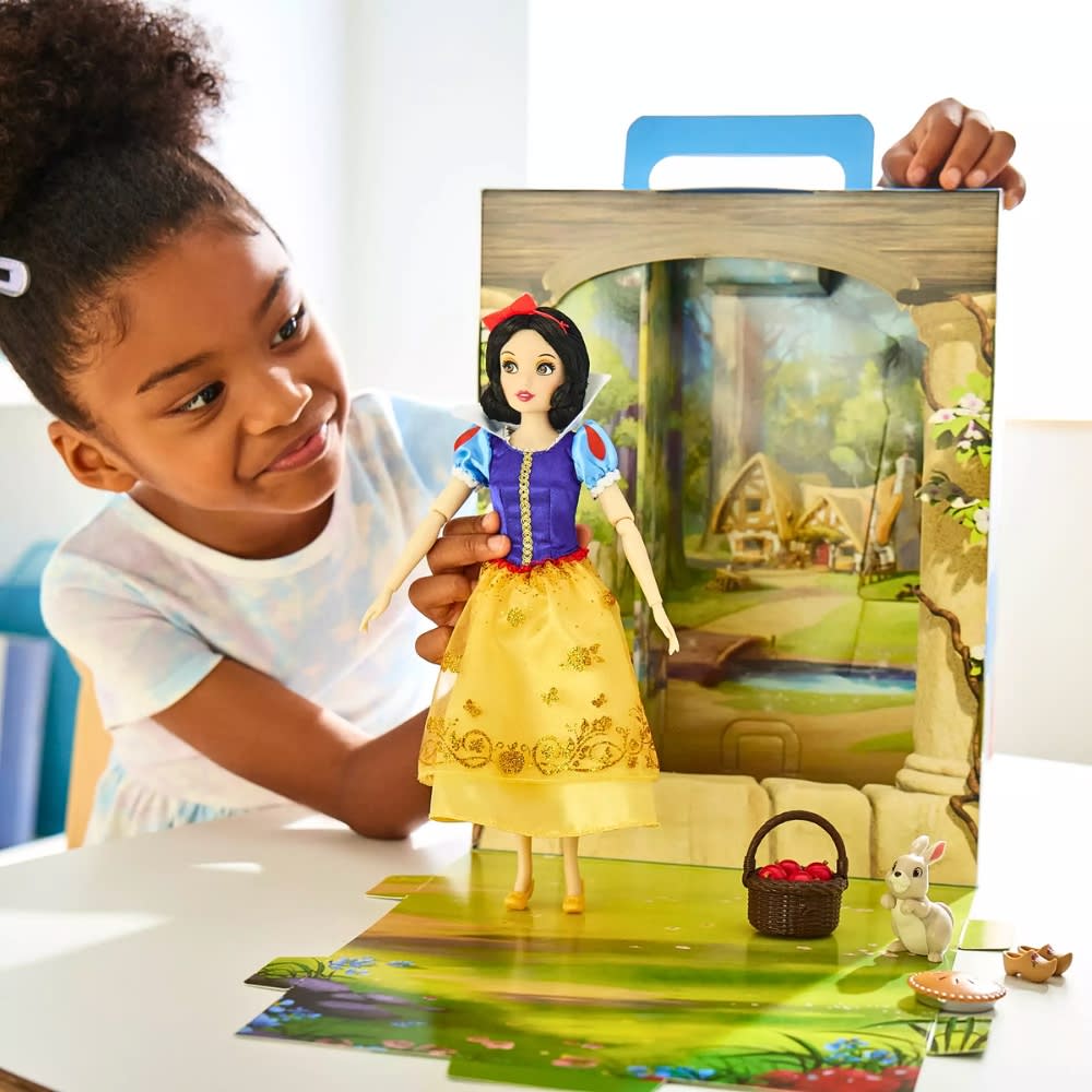 Muñeca Disney Store Blanca Nieves con ropa y accesorios5