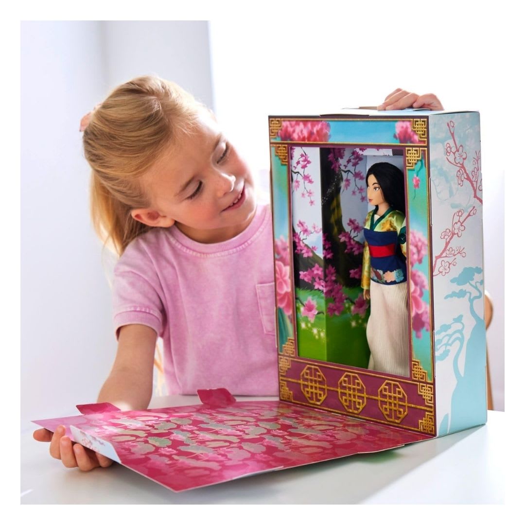 Muñeca Disney Store Mulan con ropa y accesorios4