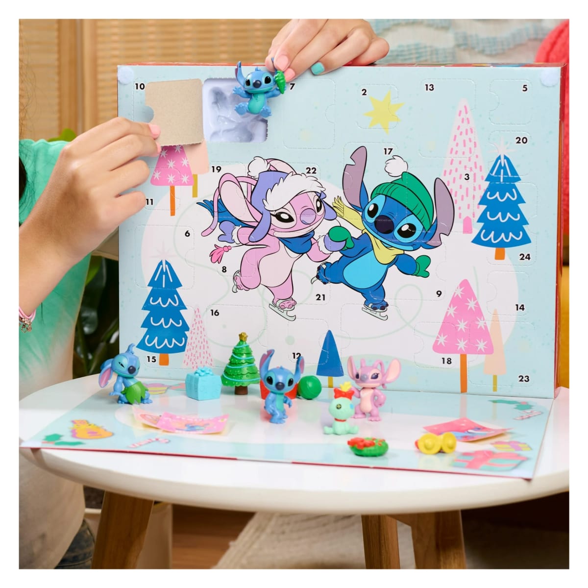 Calendario de Adviento Disney Stitch Just Play con 24 Sorpresas Juguete Infantil2