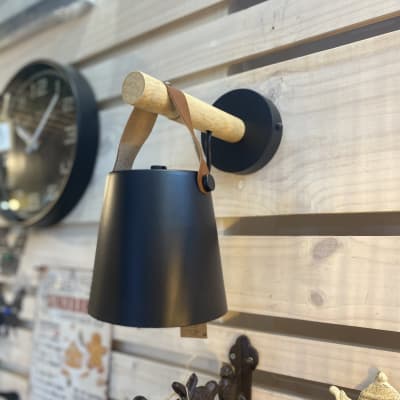 Aplique metal y cuero