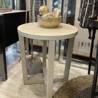 Mesa Lateral Isabela