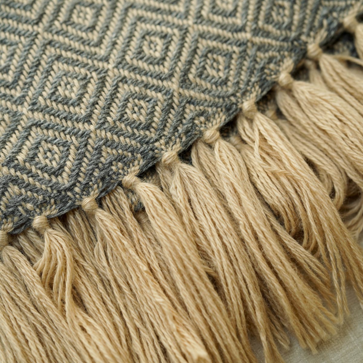 Manta Rombos CharcoalBrown6