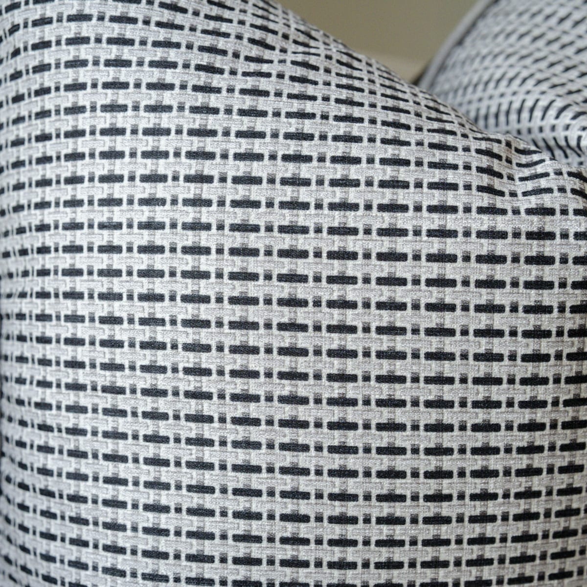 Funda de Cojín Elisa Charcoal3