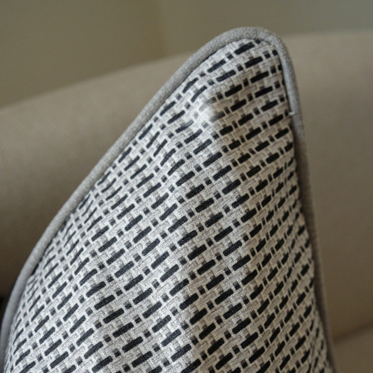 Funda de Cojín Elisa Charcoal5