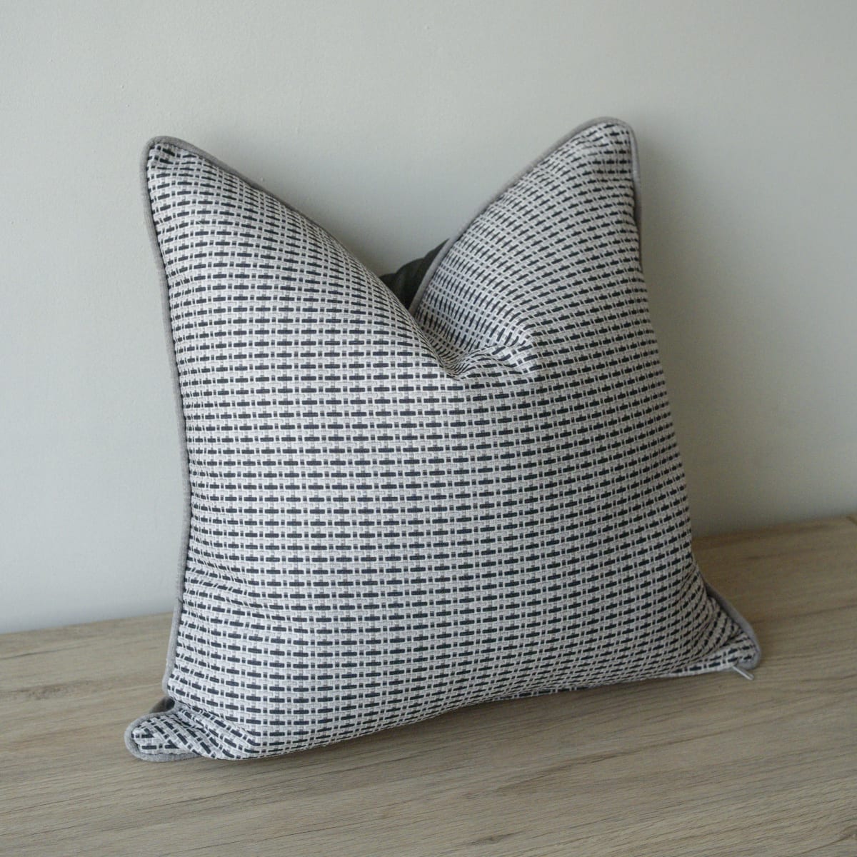 Funda de Cojín Elisa Charcoal7