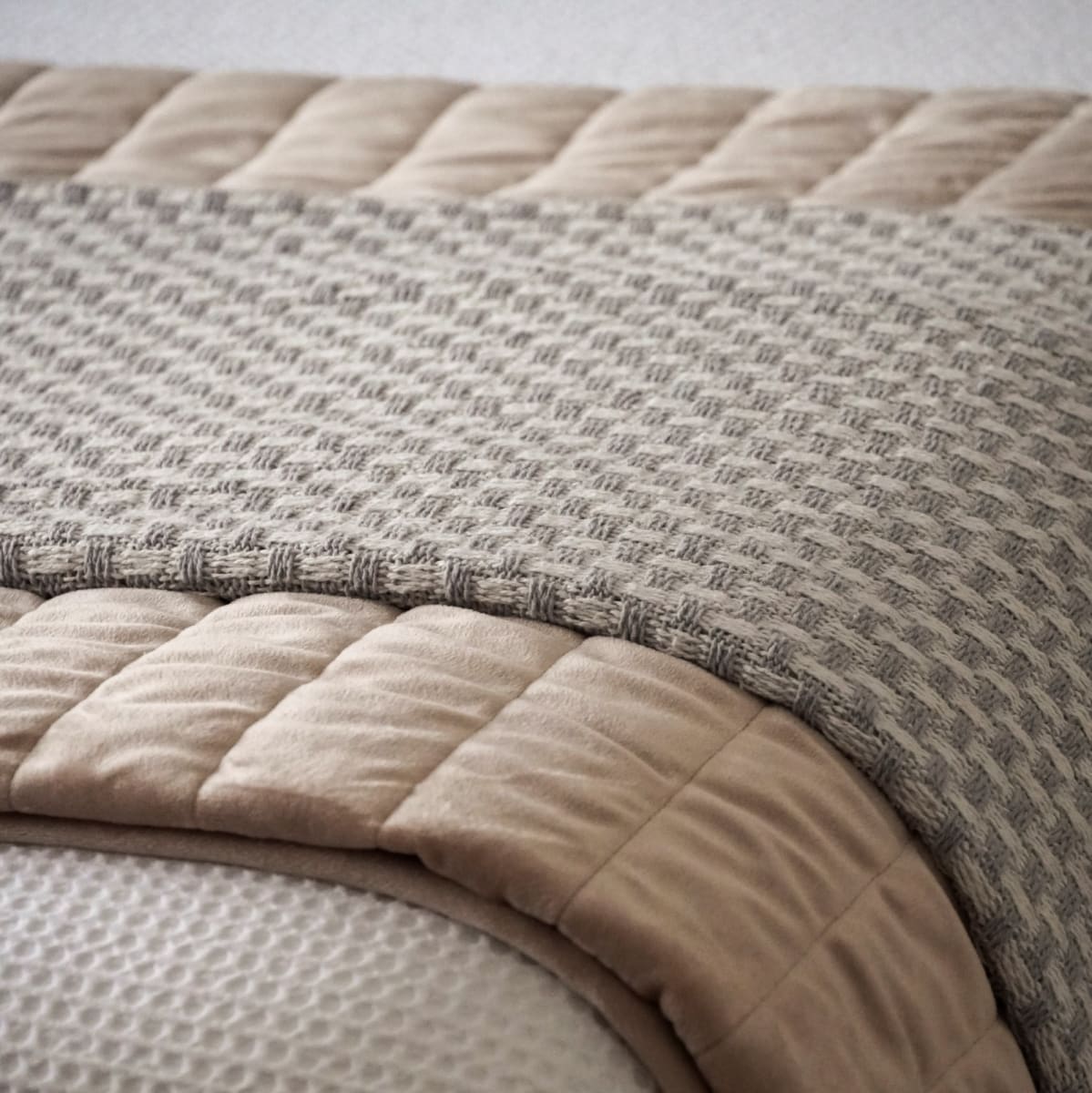 Cubrecama Velvet Beige3