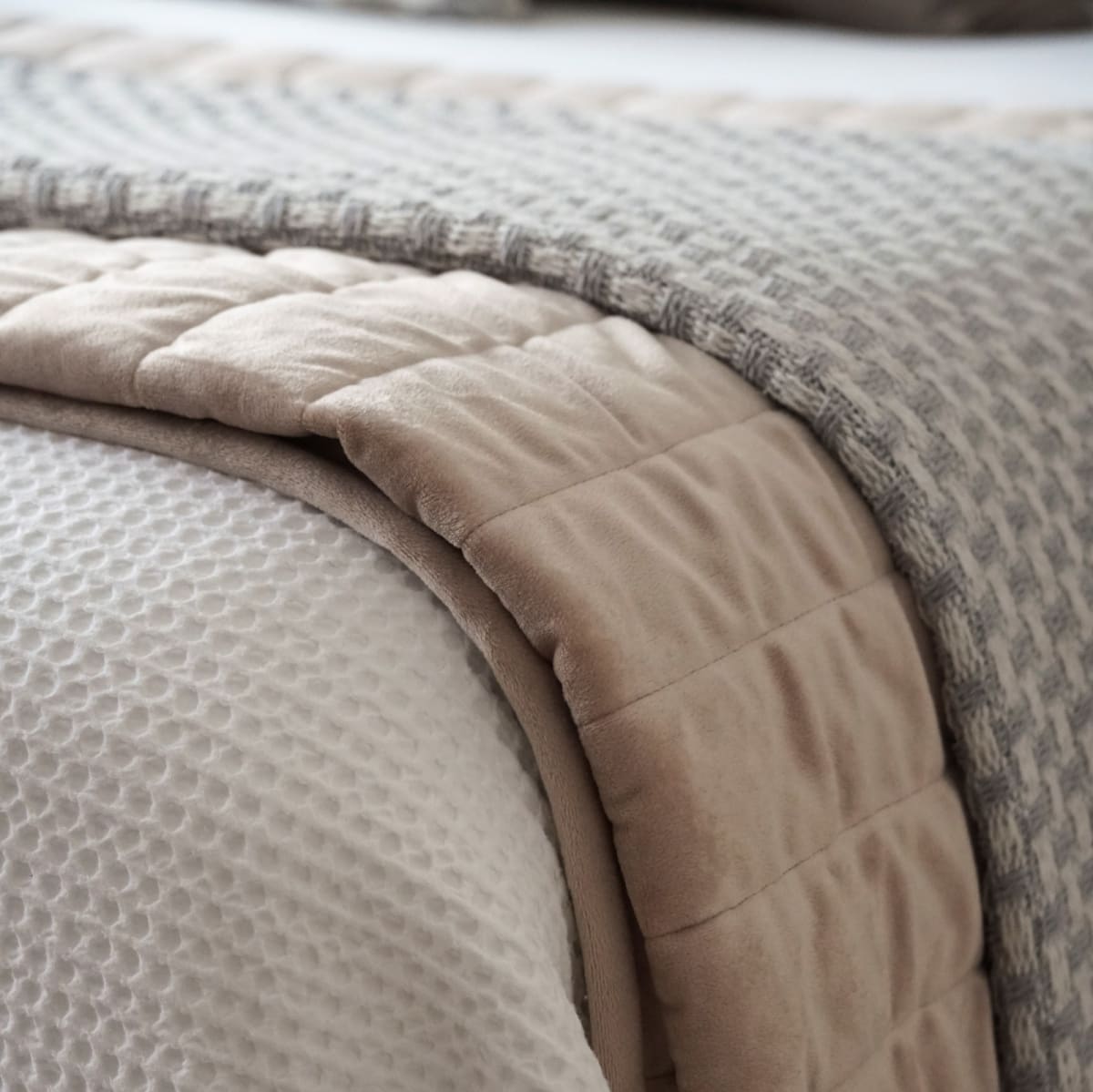 Cubrecama Velvet Beige7