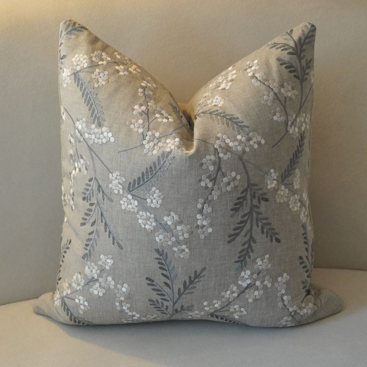 Funda de Cojín Blossom Gris1