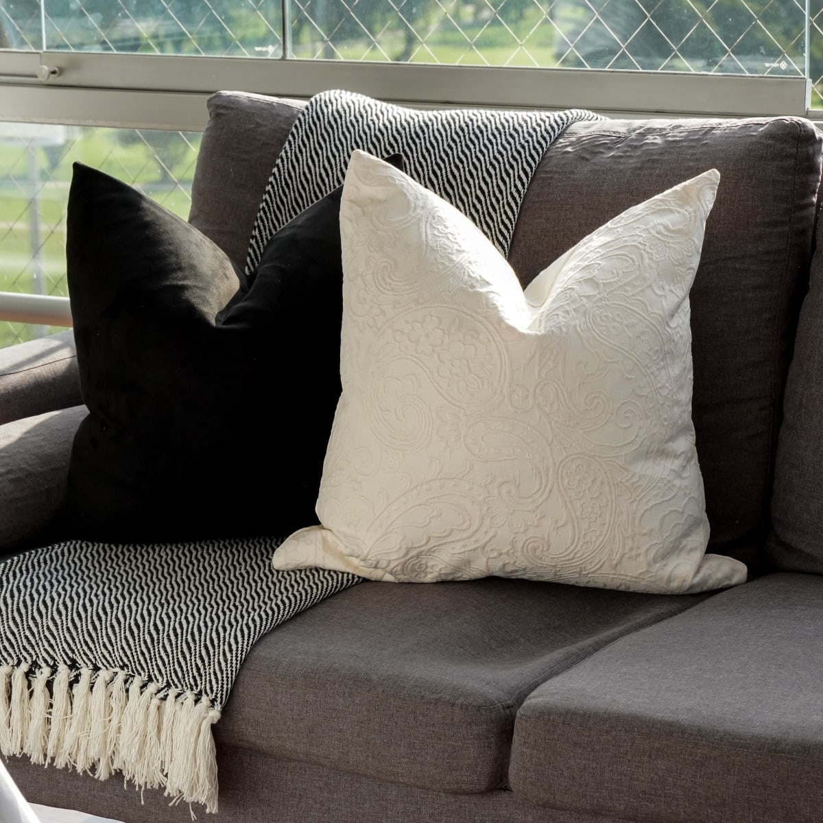 Funda de Cojín Brocado Ivory1