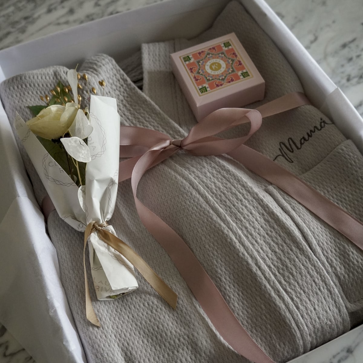 Box Mamá Gris1