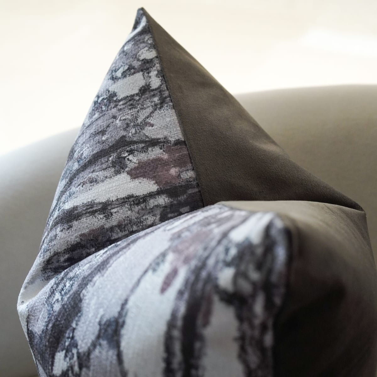 Funda de Cojín Scale Gris3
